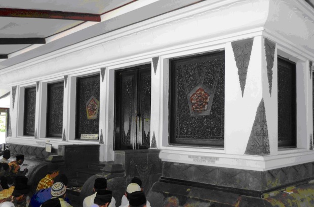Makam Sunan Kalijaga menjadi tempat untuk menata hati para peziarah
